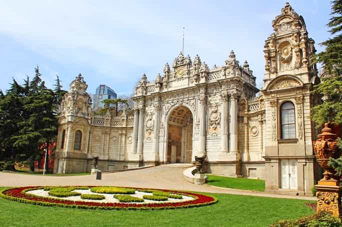 Dolmabahce Palace & City Walls Half Day Morning Tour