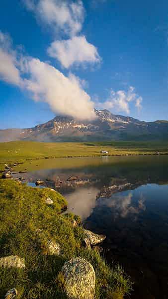 Самый высокий вулкан Армении и его секретное озеро - фото 4
