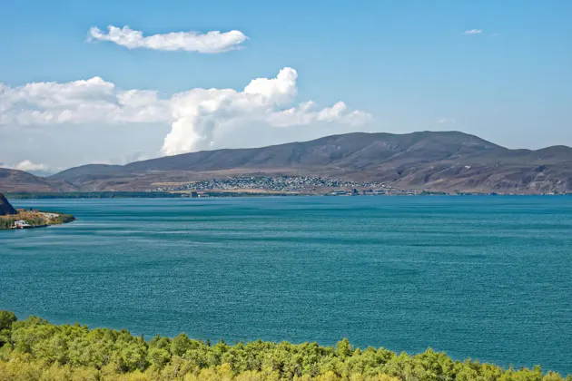 Озеро Севан,  монастырь Севанаванк, хачкары Норатуса, монастырь Айраванк — фото 3