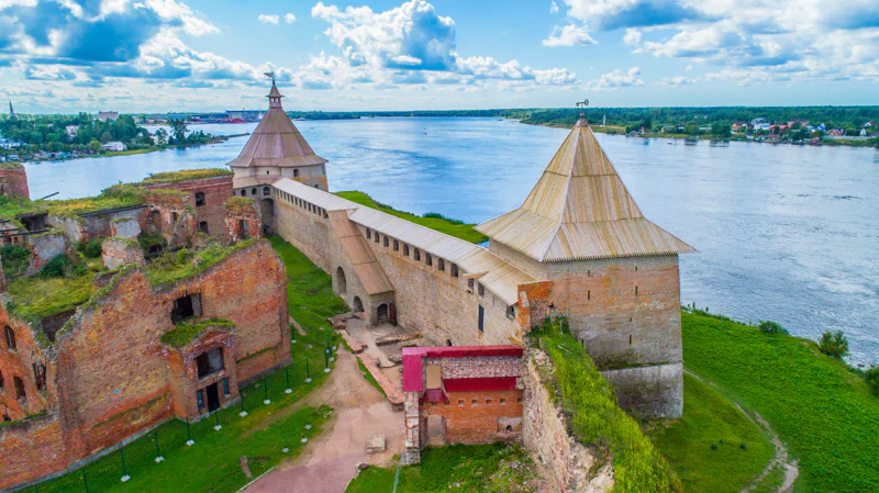 Экскурсия в крепость Орешек на «Метеоре» из Петербурга — фото 1