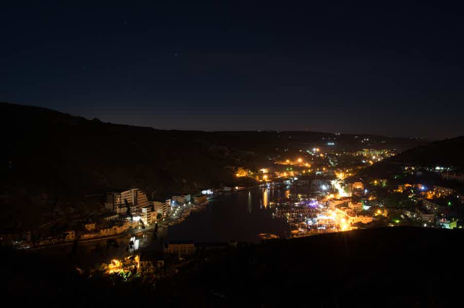 Сверкающий ночными огнями Севастополь  - фото 1