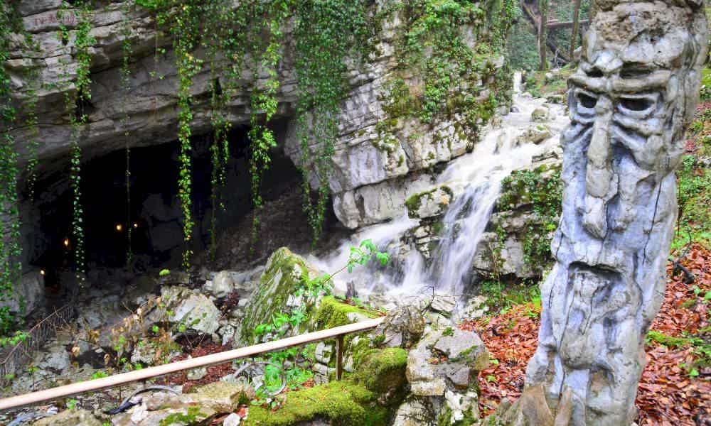 «Воронцовские пещеры» — выездной тур из Адлера - фото 4