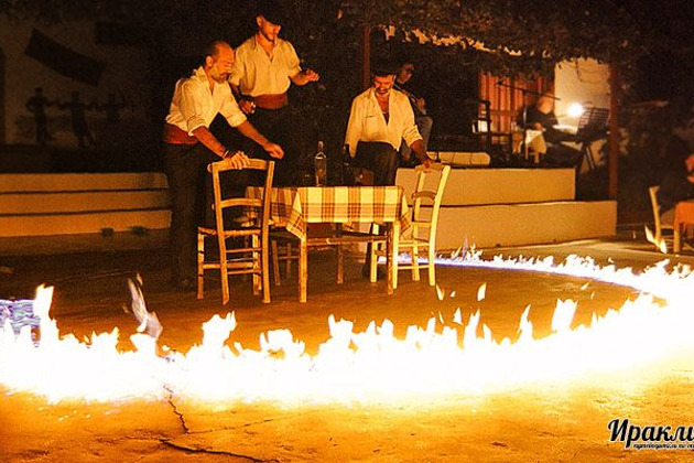 Критский вечер в деревне Карузанос из района Ираклиона