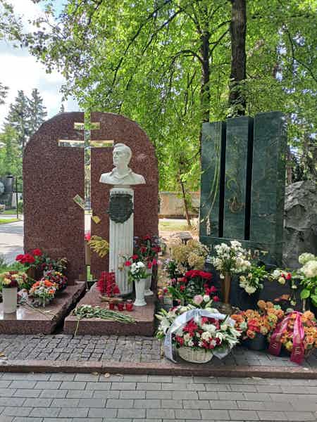Новодевичье кладбище — место упокоения великих - фото 6