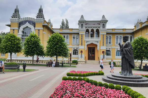 От старинных храмов к зеленым полянам: Очарование Кисловодска — фото 5, Железноводск | Покатаем