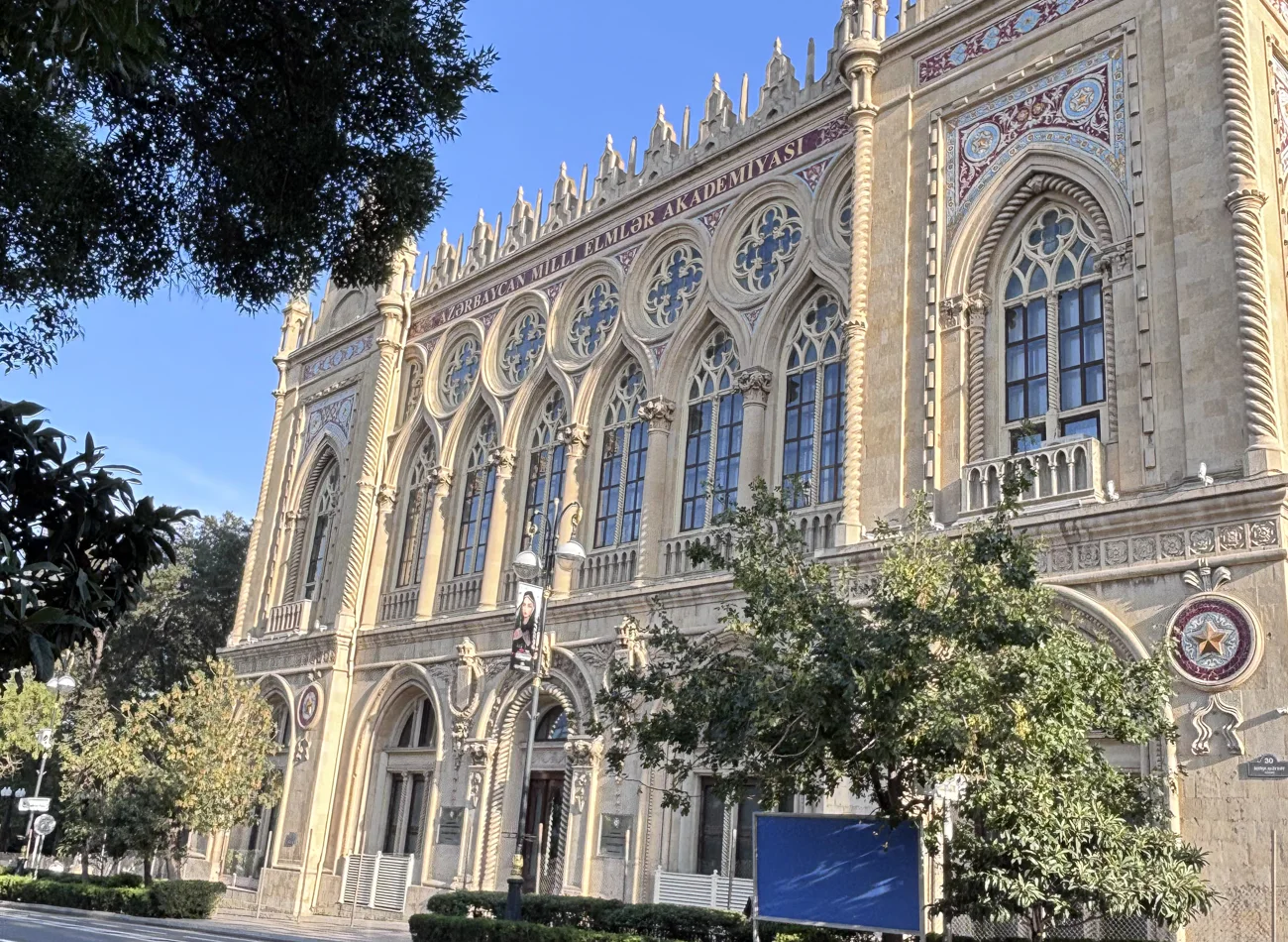 Being reach does not mean being happy! — tour in Baku, Azerbaijan | Pokataem