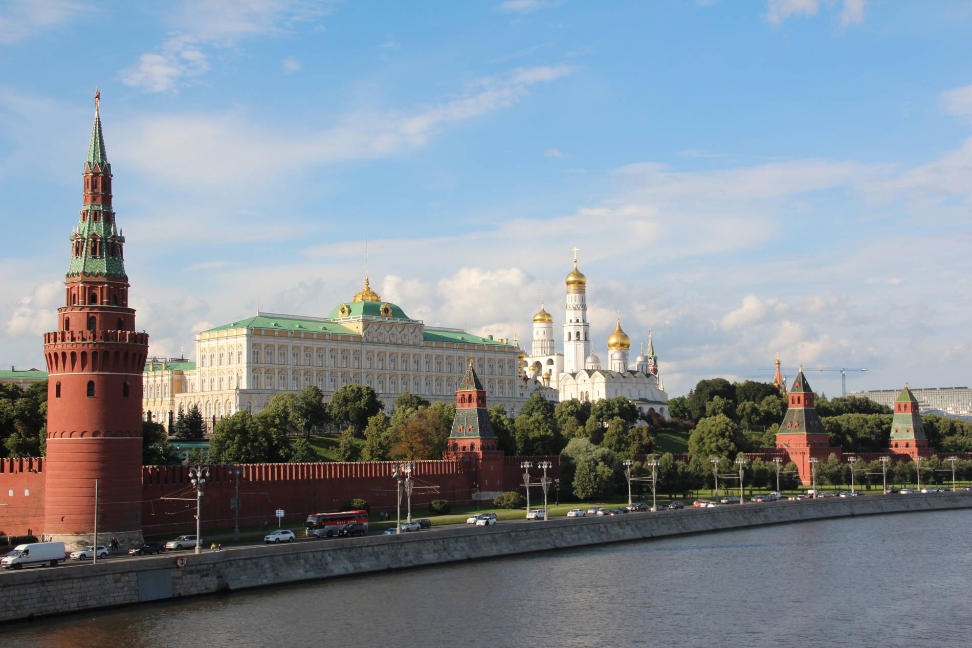 Центральный маршрут Москвы на теплоходах-ресторанах от 3-х причалов