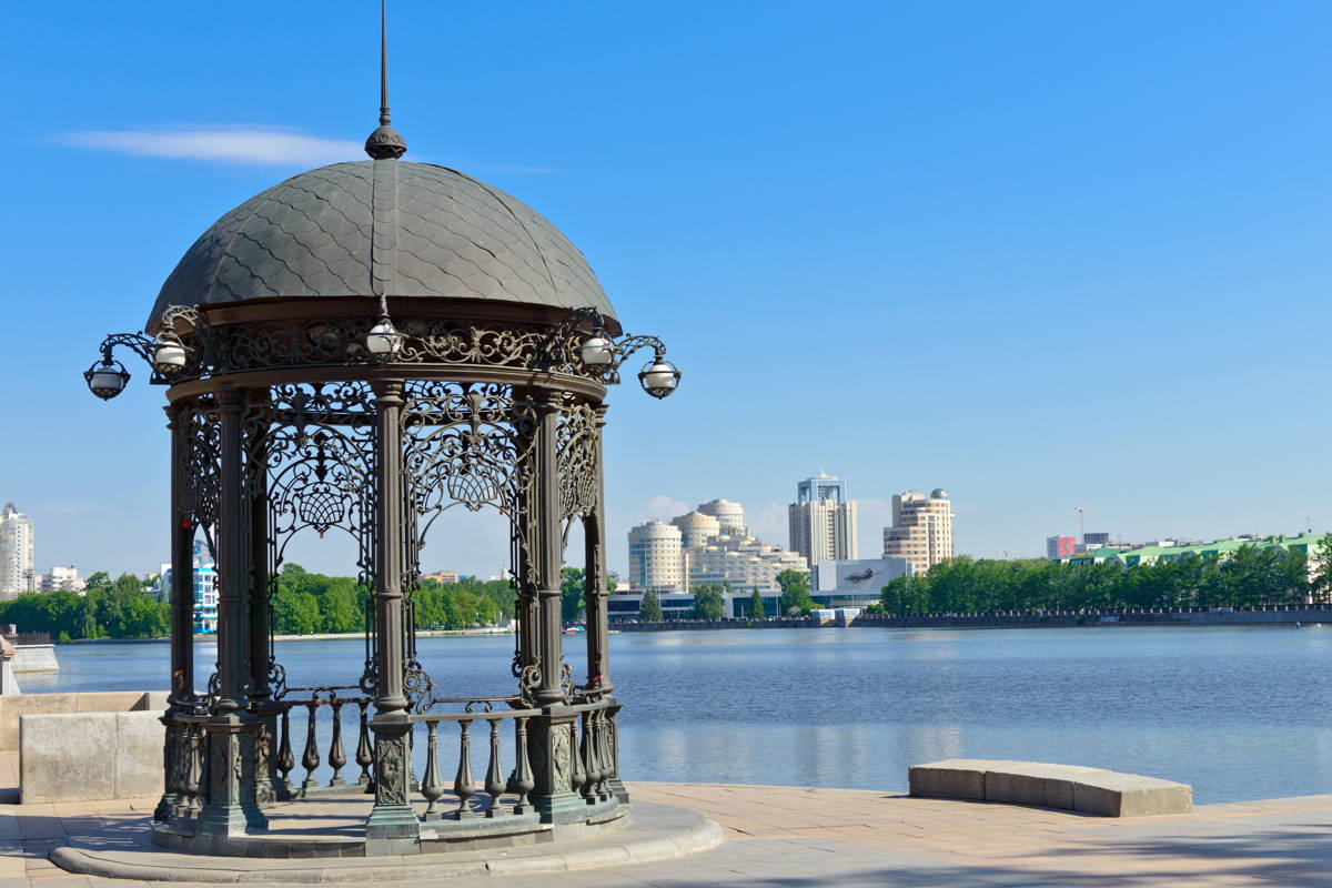 Екатеринбург в лучах утреннего солнца