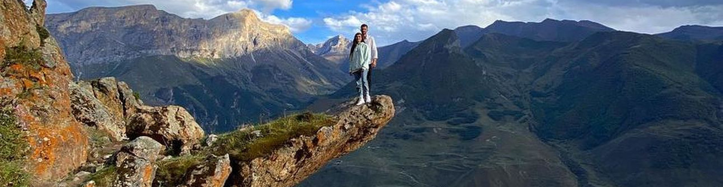 Безенгийский Язык Тролля, Верхняя Балкария и замок Шато-Эркен