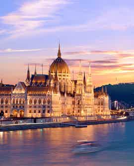 Capture stunning photos of iconic landmarks