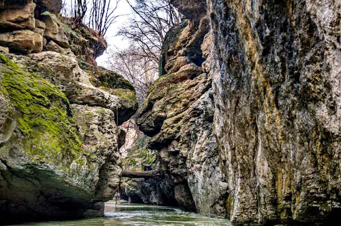 Хаджохская теснина и Большая Азишская пещера