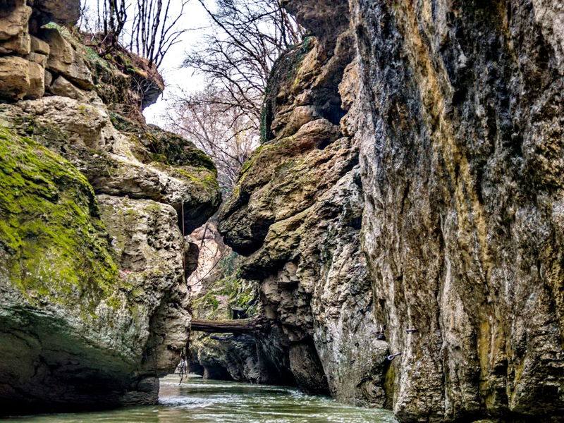 Хаджохская теснина и Большая Азишская пещера