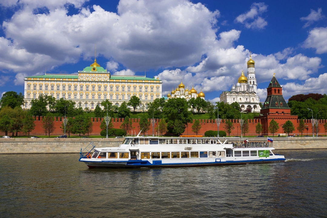 Прогулка на теплоходе от парка «Зарядье» до причала «Киевский» — фото 1