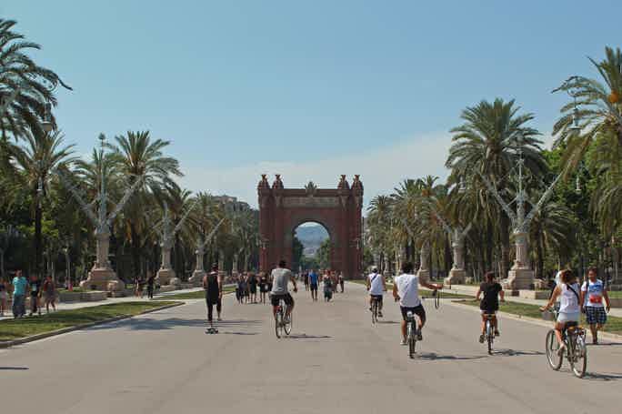 Barcelona: 1.5-Hour Sightseeing Electric Bike Tour