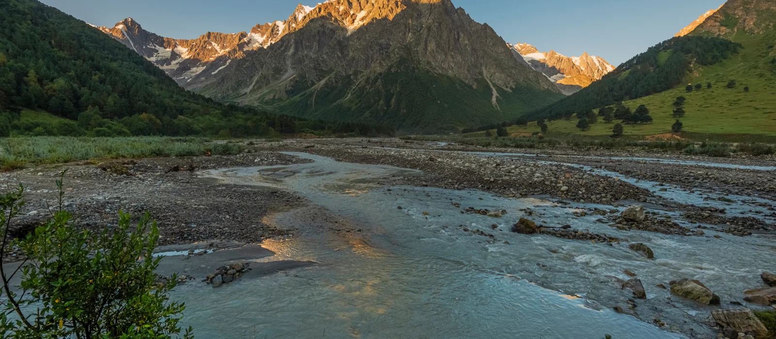 «‎Город мёртвых»‎ и водопады Чегемского ущелья — экскурсия, Нальчик, Россия | Покатаем