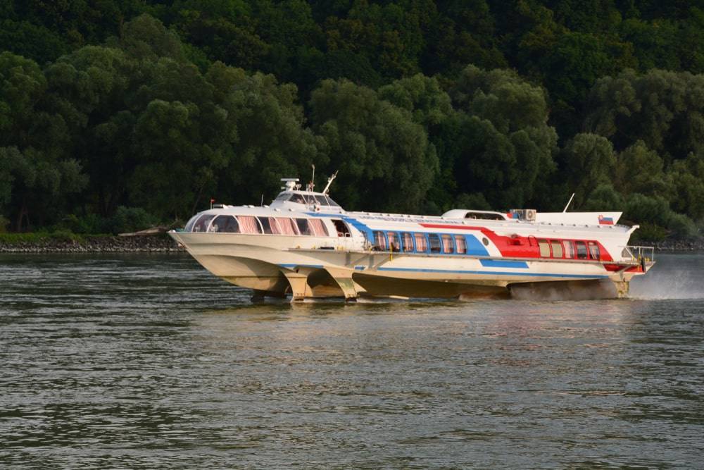 Fast hydrofoil boat