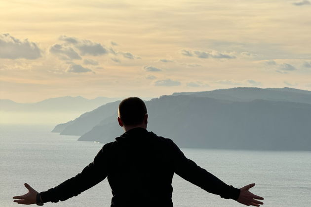 Виды Осенний Байкал в Листвянке и исток Ангары