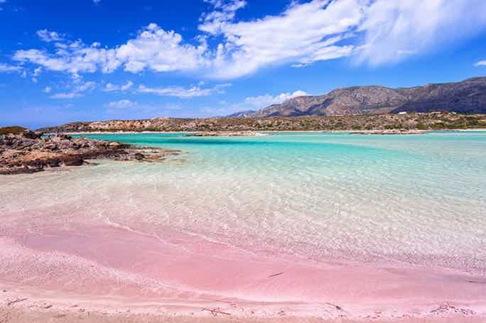 Розовый пляж Элафониси из области Ретимно