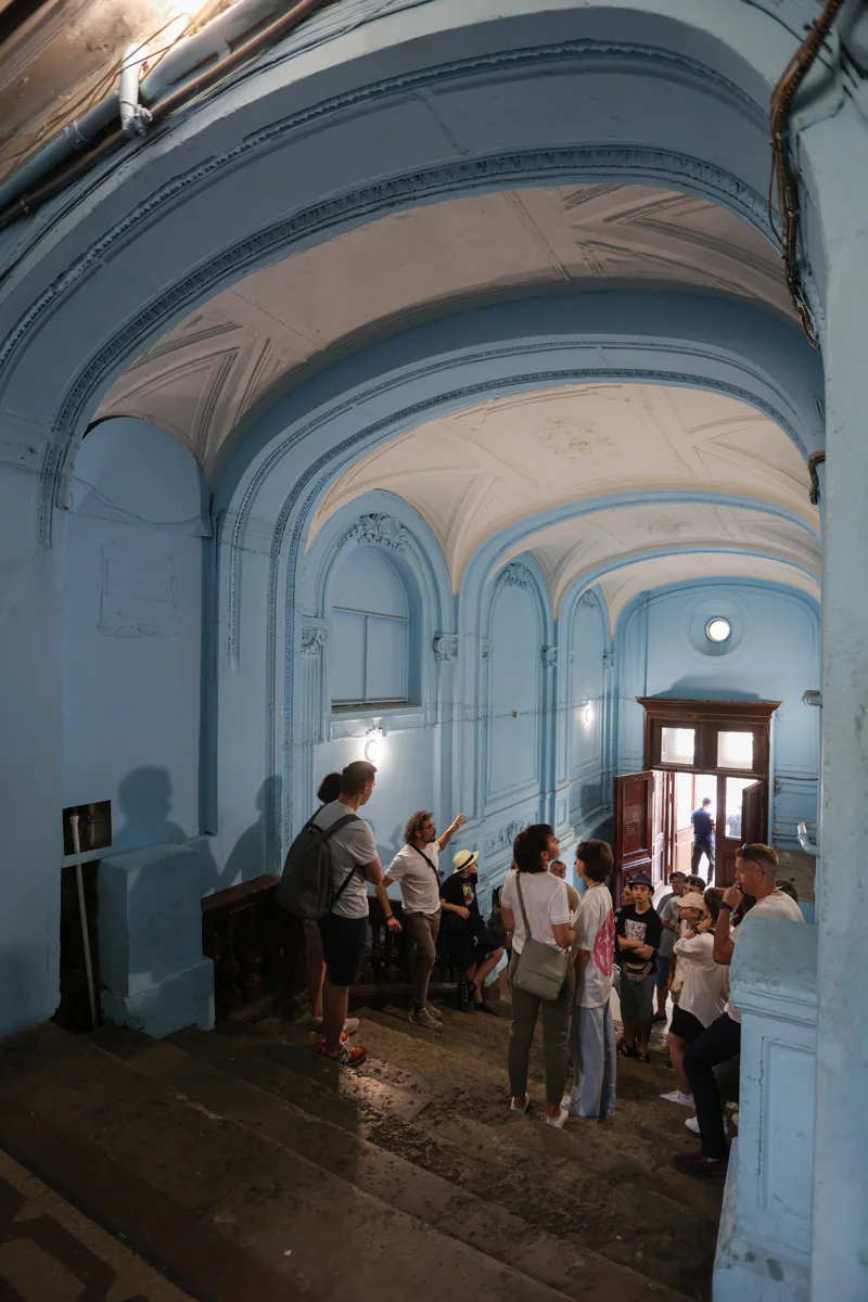 Петербург 4 в 1: дворы, парадные, коммуналки и крыша — фото 7