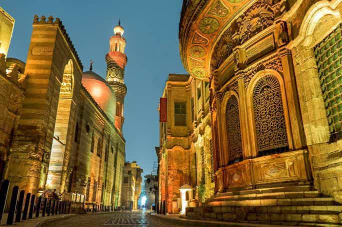 Каир — город тысячи минаретов