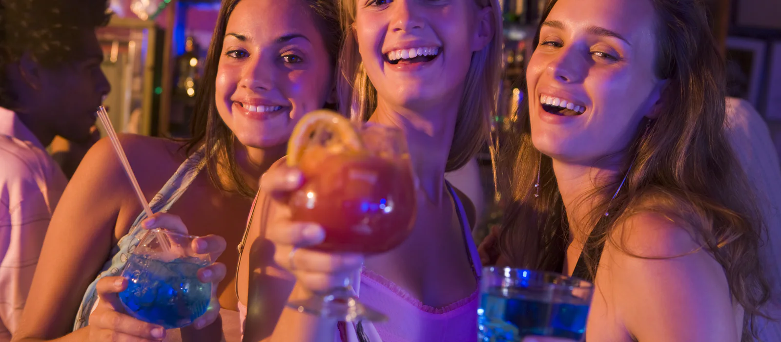 Прогулка по барам с Party Bus — экскурсия, Стамбул, Турция | Покатаем