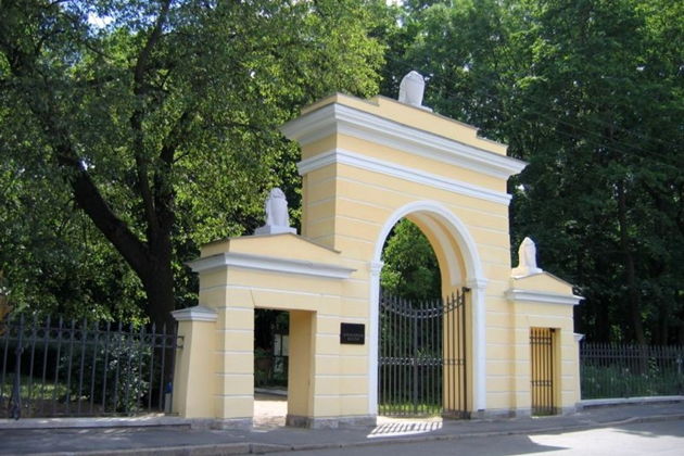 Виды Некрополь «Литераторские мостки»