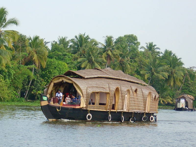 Houseboat – дом на воде. Круиз по реке с ночевкой