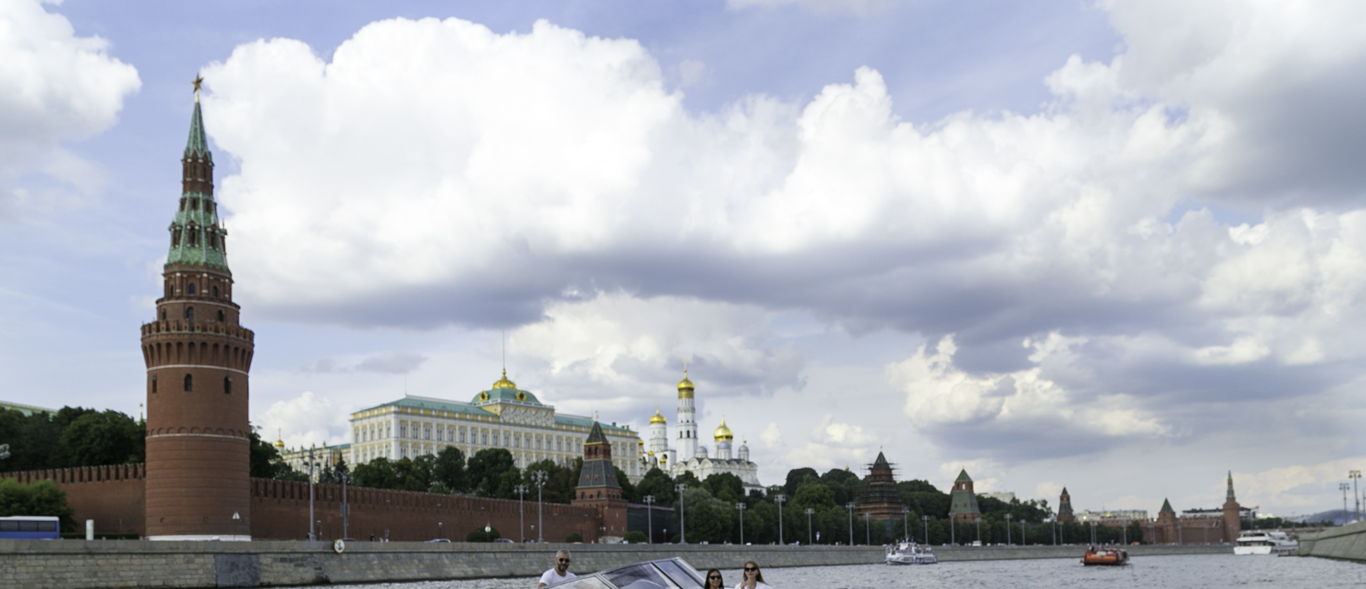 Катер в Москве покататься