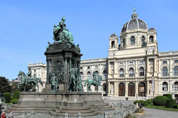 From the Habsburgs to Klimt: A Viennese Journey — photo 4, Budapest | Pokataem