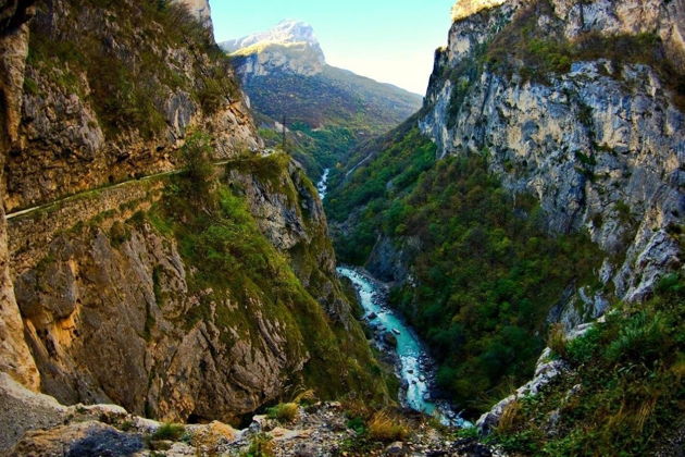 Виды Спрятанная в ледниках и первозданной природе Верхняя Балкария