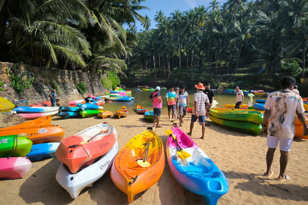 Отдых на пляже Кола с ночевкой в коттеджах