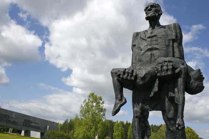 Хатынь — памятник жертвам фашизма
