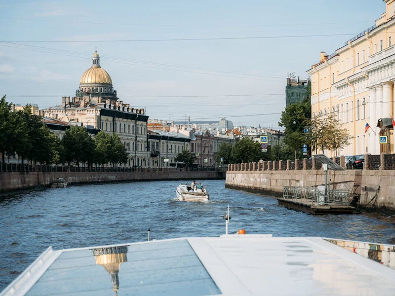 Прогулка на теплоходе по каналам Петербурга  - экскурсия в Санкт-Петербург, Россия