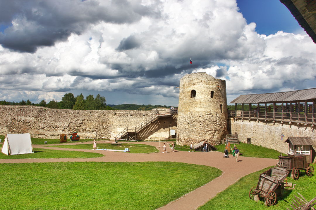 Древние крепости России: Великий Новгород, Изборск, Псков и Печоры — фото 8