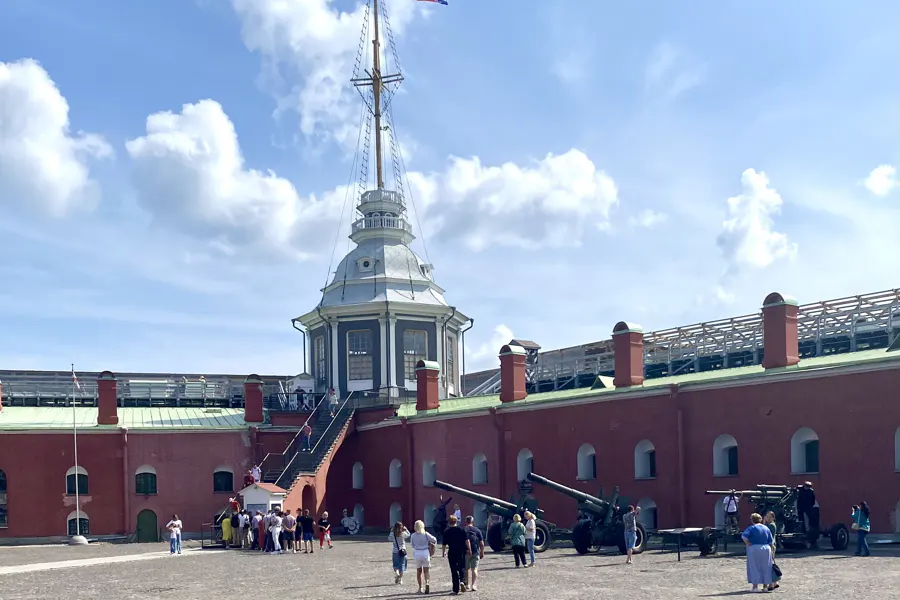 Петропавловская крепость: зайцы, собор , тюрьма — фото 1