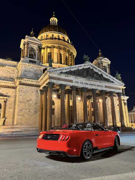 Город с ветерком: аренда кабриолета Ford Mustang с водителем - фото 3