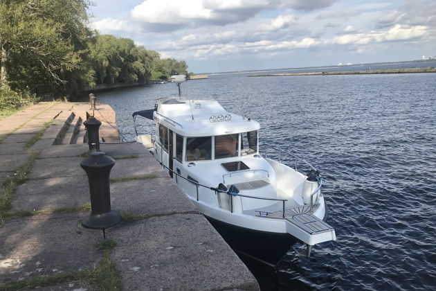 Главное изображение экскурсии - Форт Тотлебен: путешествие по Финскому заливу на мореходной яхте Минор