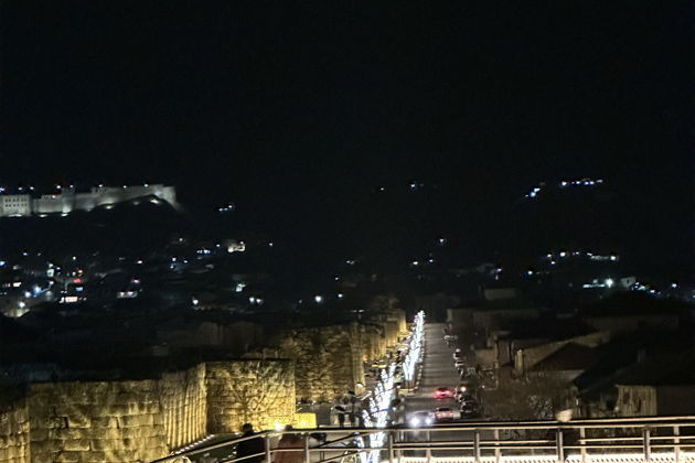 Виды Крепость Нарын-Кала и экраноплан Лунь 