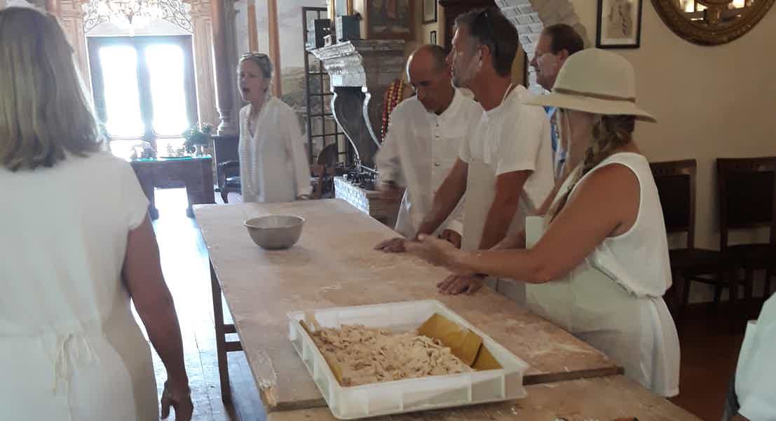 Рим: Частная экскурсия - Мастер-класс по приготовлению пасты и дегустация вина - фото 1