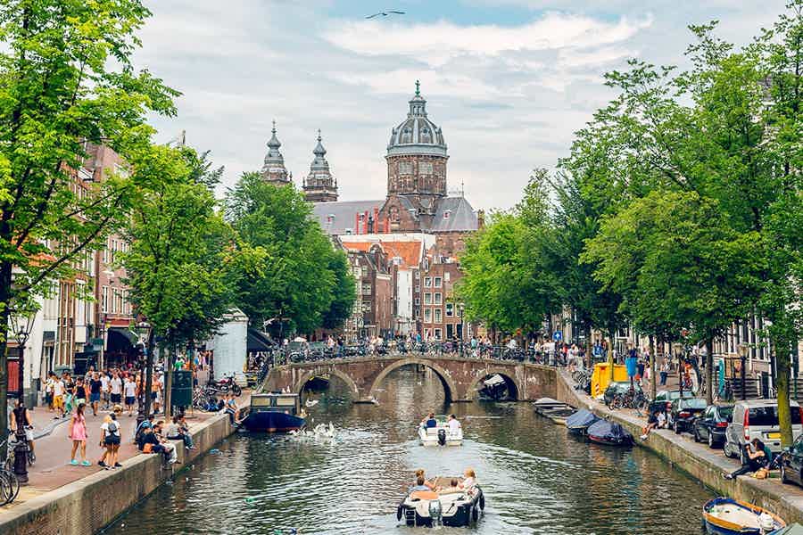 Обзорная прогулка по Амстердаму: город под маской - фото 5