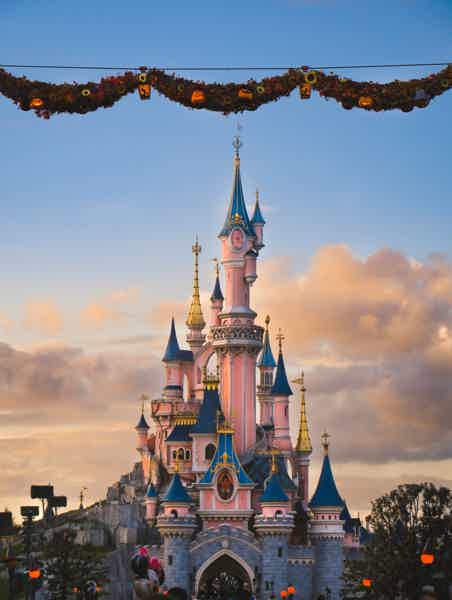 1-Day, 1-Park: Disneyland® Paris Ticket + Free Disney Guide Book - photo 1