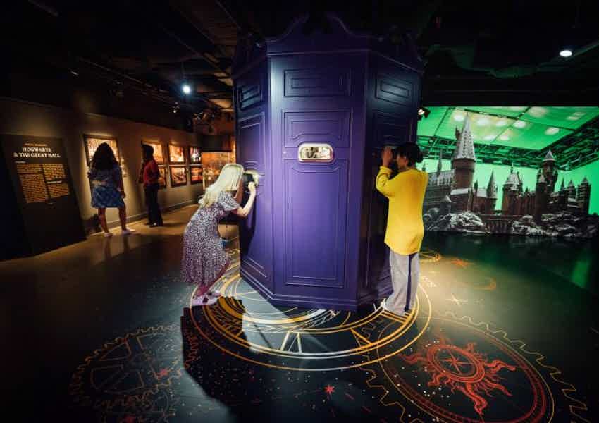 London: Harry Potter Must-See Photo Exhibition & Hop-on/Hop-off Bus Trip - photo 4