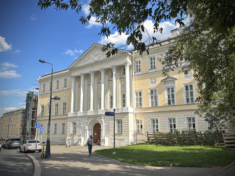 Московские усадьбы и их обитатели: прогулка по Гороховому полю