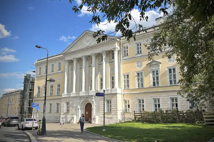 Московские усадьбы и их обитатели: прогулка по Гороховому полю