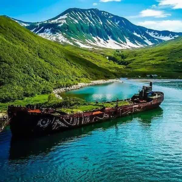 Морская прогулка в бухту Русская с высадкой на берег: сивучи, киты, рыбалка - фото 3