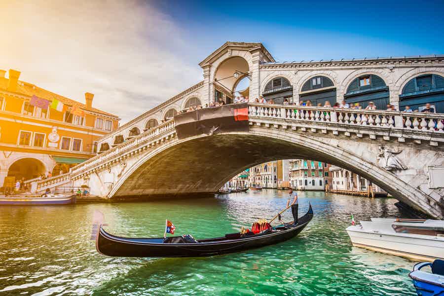 Gondola Ride & Historical Venice Walking Tour - photo 1