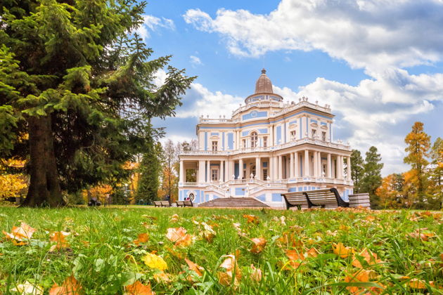 Виды Ораниенбаум: «В гостях у знати». Большой Меншиковский дворец