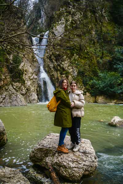 К Агурским водопадам и Орлиным скалам с фотосетом на iPhone 14 - фото 5