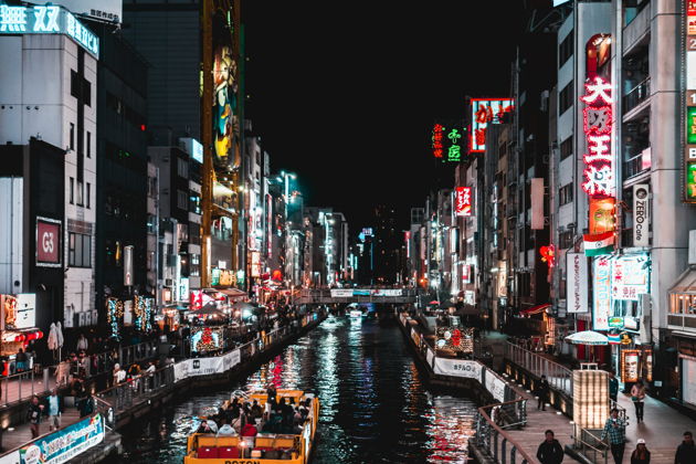 Неоновый Дотонбори: речной круиз мимо вывески «Glico» и огней Осаки
