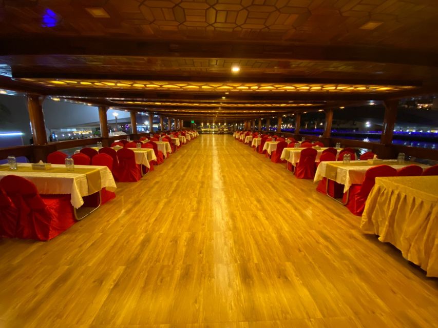 По Дубай Марине на яхте Ocean Empress с ужином по системе «шведский стол»